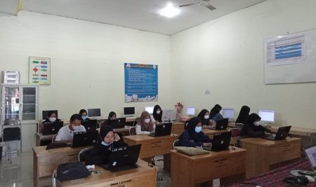 Pelaksanaan Sertifikasi Internasional  Kemampuan Bahasa Inggris TOEIC 2021 di SMK Negeri 1 Martapura